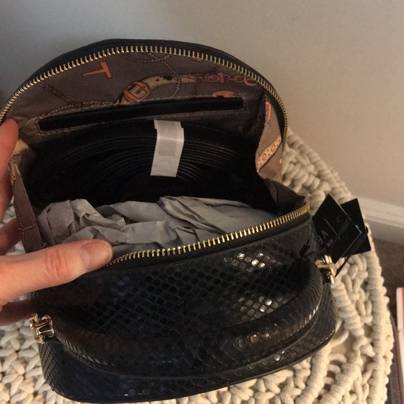 Black Circle Handbag - Picture 4 of 12